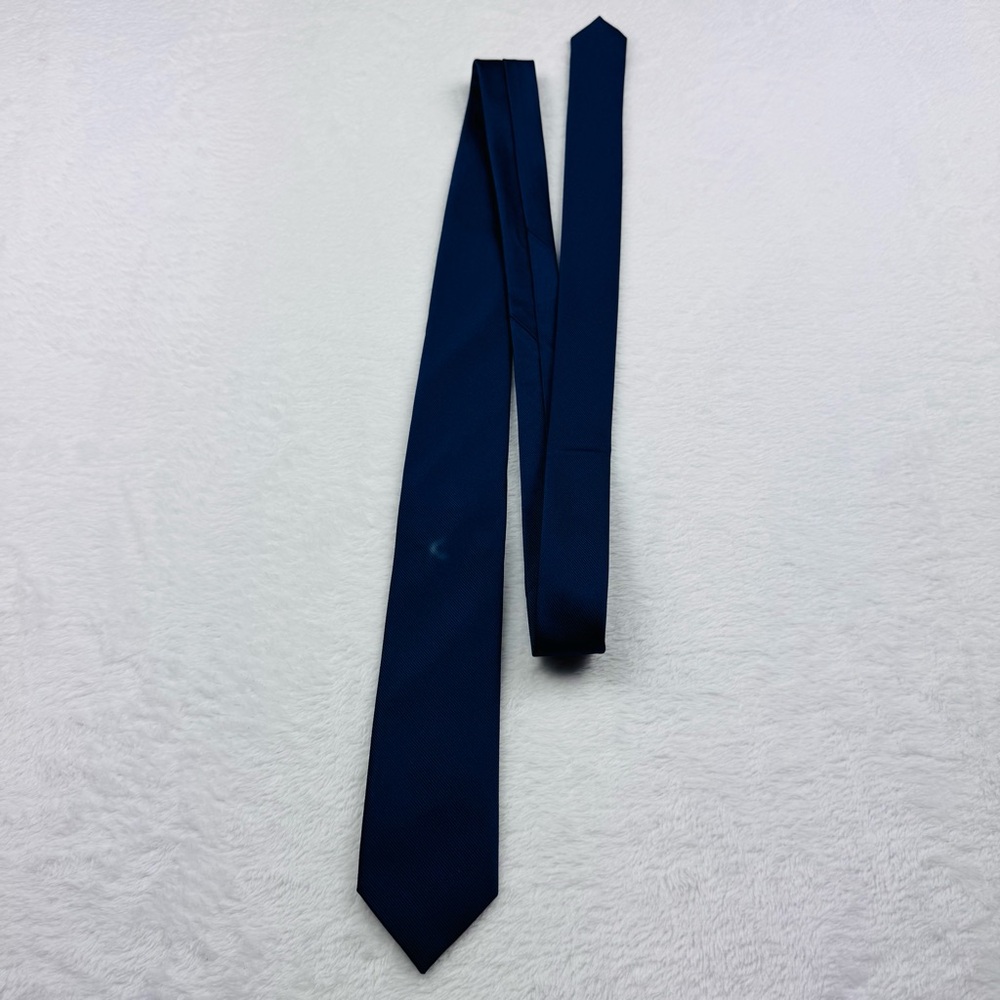 J Crew The Silk Tie. Blue 100% Silk. Excellent pre owned condition.